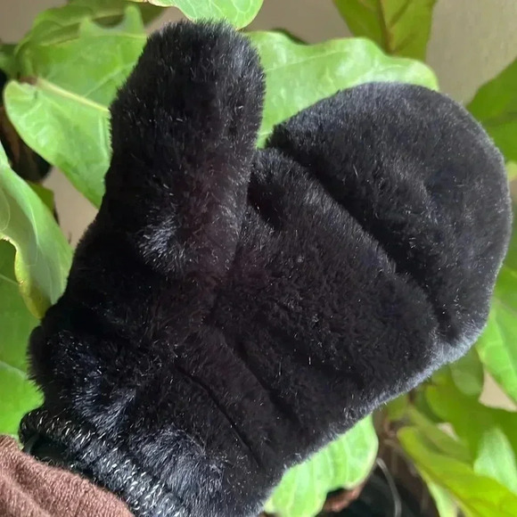 Lauren Conrad Black Fluffy Faux-Fur Vegan Mittens - Picture 3 of 9